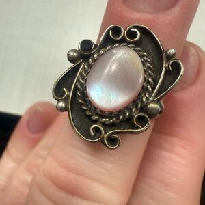 Navajo Hand crafted ring vintage squash blossom mother-of-pearl sterling silver